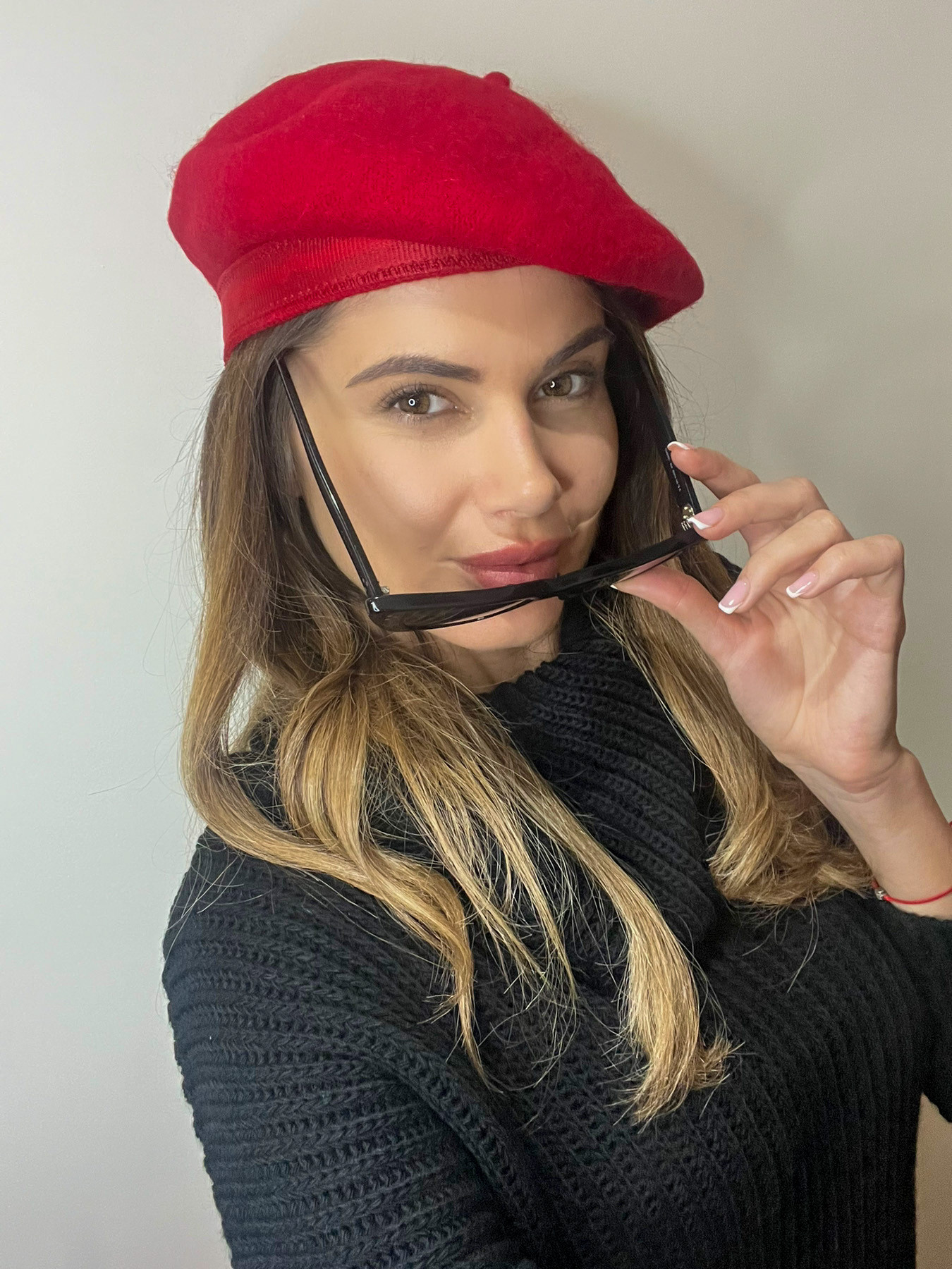 Дамска барета HM-1 червен