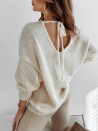 Дамски пуловер с ефектен гръб K87130 бял
