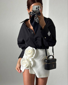 Дамска пола-панталон с цветя H4504 бял