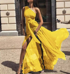 Дамска ефирна рокля с едно рамо 216142 жълт 