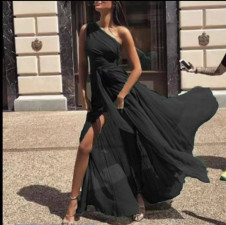 Дамска ефирна рокля с едно рамо 216142 черен 