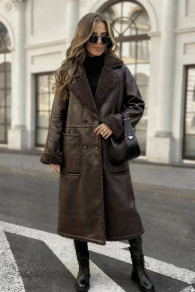 Дълго палто тип “shearling” с пухкава подплата и двуредно закопчаване K23066 кафяв