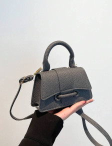 Дамска малка чанта H00021