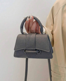 Дамска малка чанта H00021